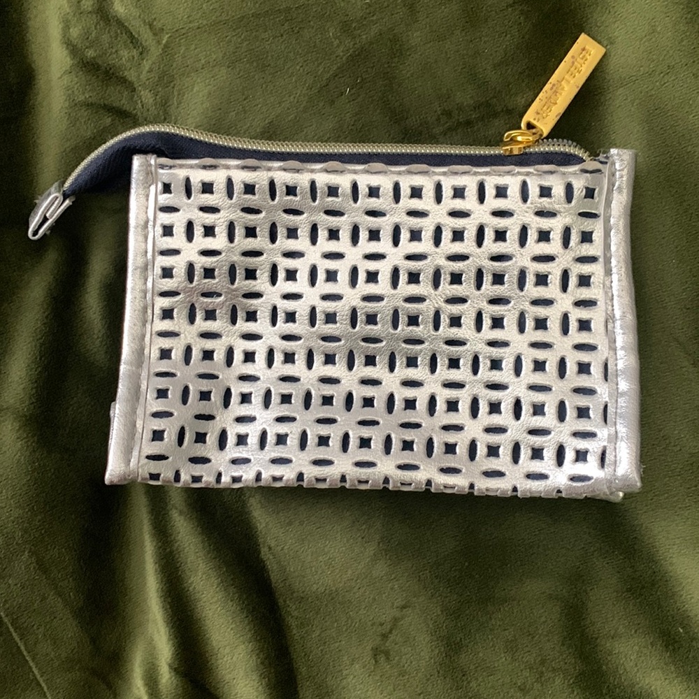 Estēe Lauder makeup bag
